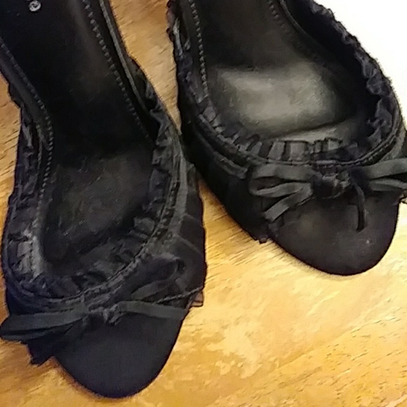 Darling, ruffled little black shoe, sexy!!! - Picture 4 of 8